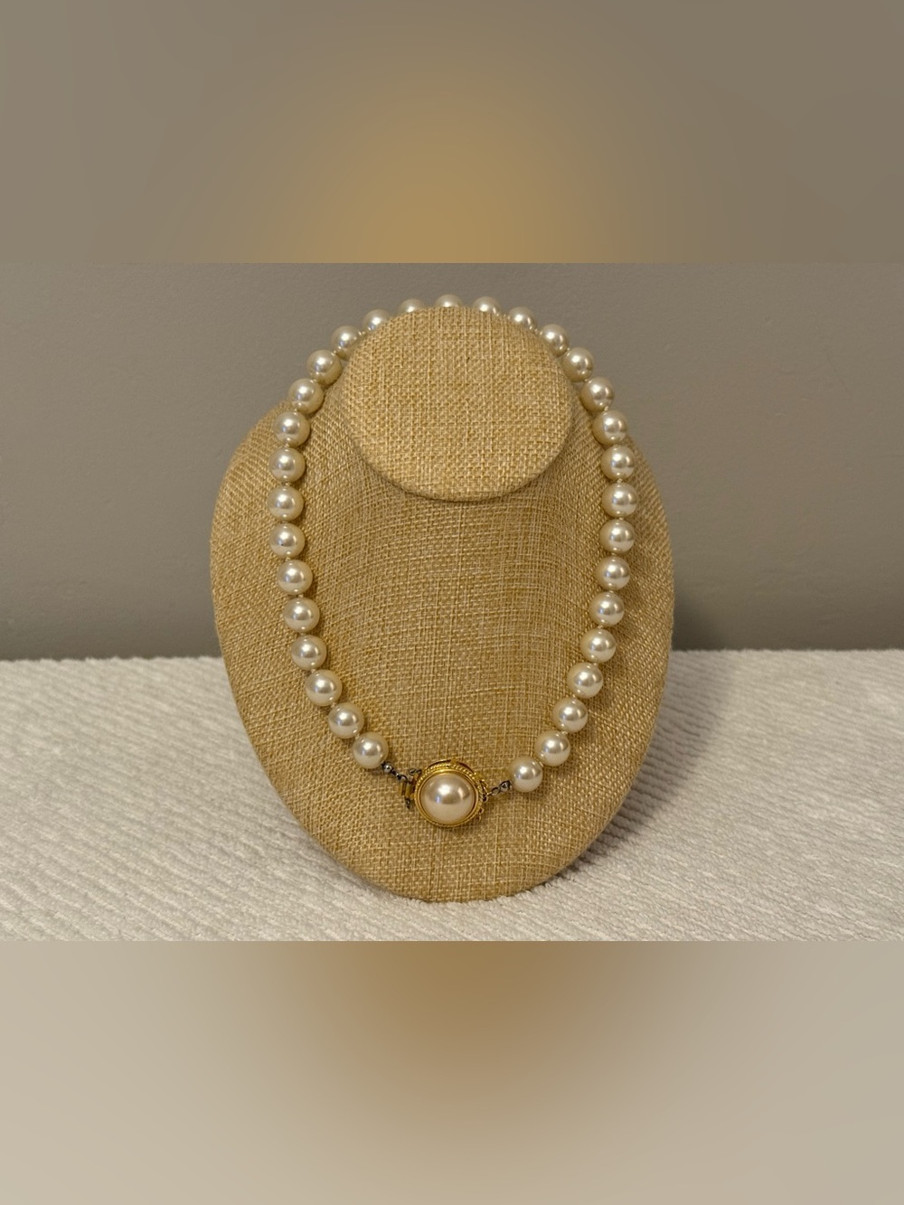 Vintage Goldtone Glass Pearl  Necklace